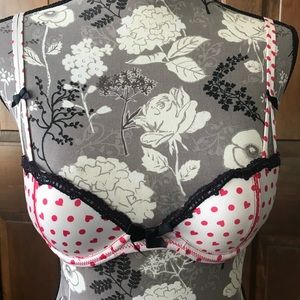 NWOT- Victoria’s Secret Bra, Size 32B